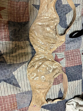 Wacoal 8556 Floral Lace Bra Gold Size 36i US size